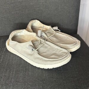 Hey Dude Wendy Women’s Size 7 Light Gray Loafers